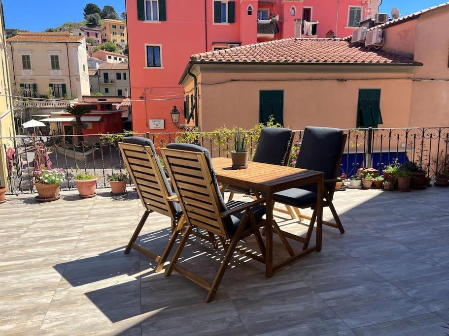 A Casa Di Nonna Anna Apartment Porto Azzurro Exterior photo